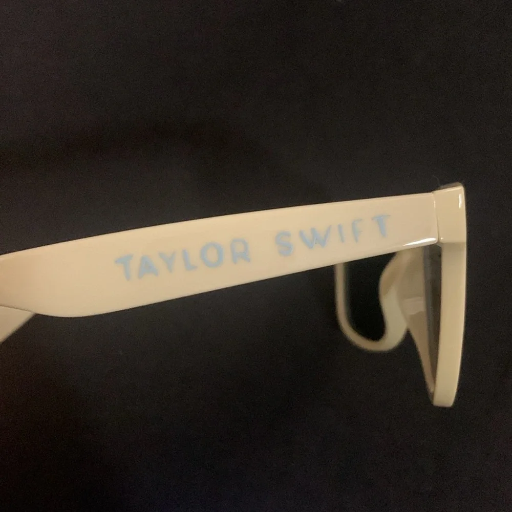 Taylor Swift 1989 Taylor’s Version Sunglasses New - Picture 7 of 10